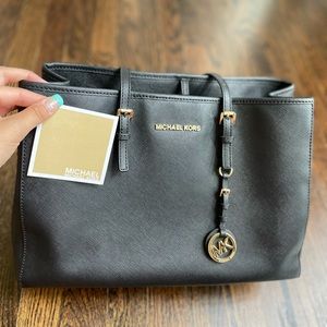Micheal Kors Leather Purse